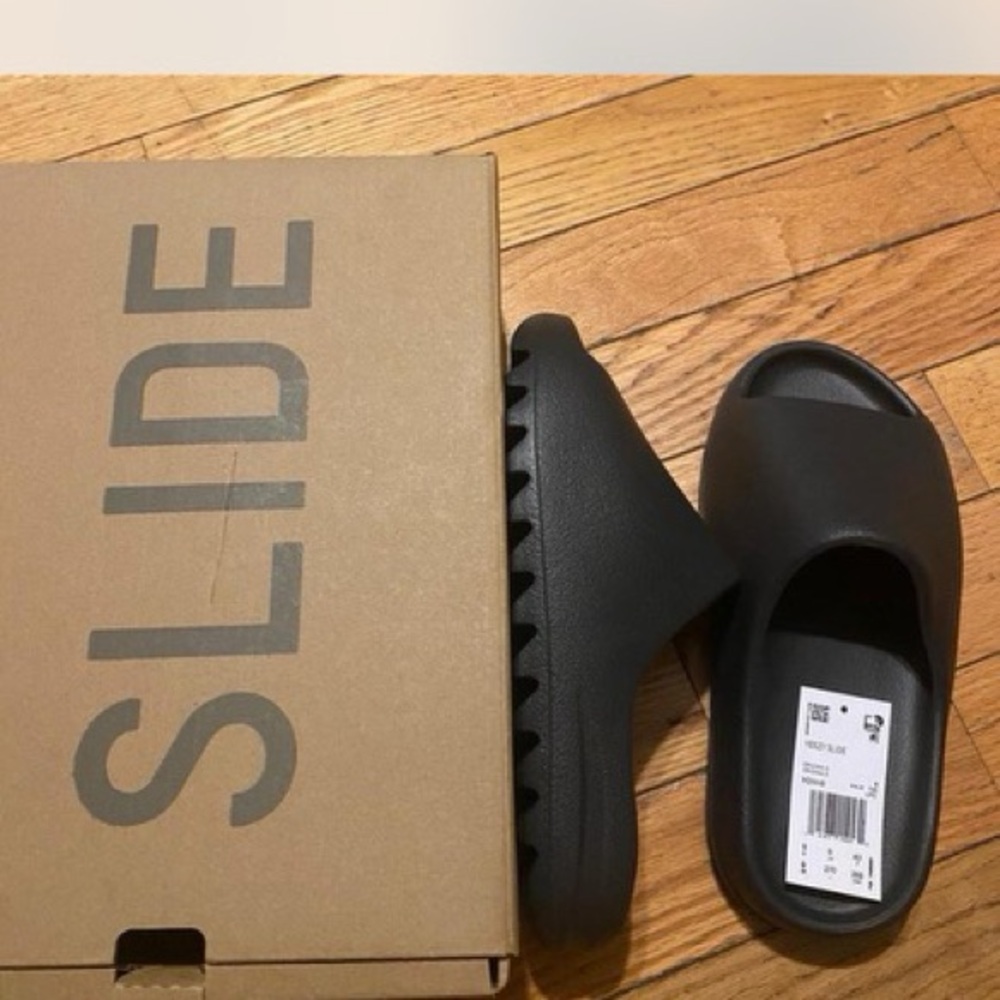 Black Yeezy Slides — Unisex